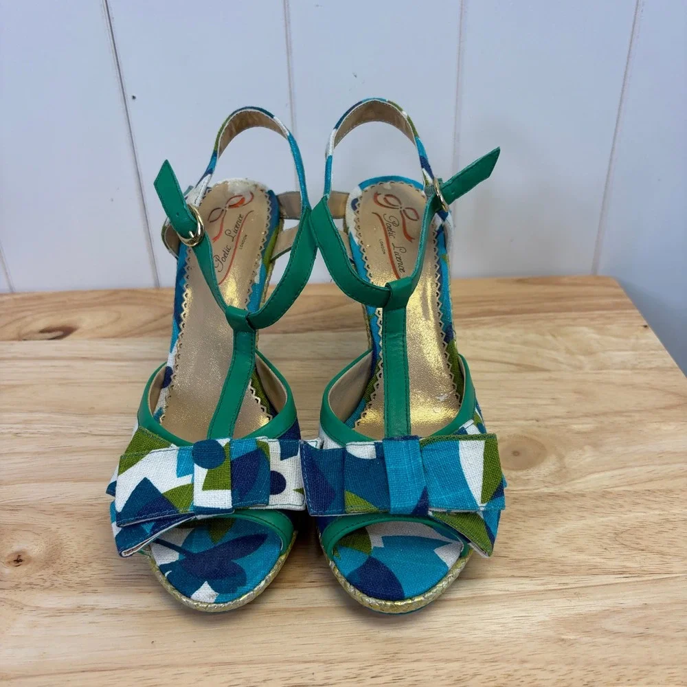 Poetic Licence Mod T Strap Wedge Sandals Womens Size 8/39 Whimsical Geometric